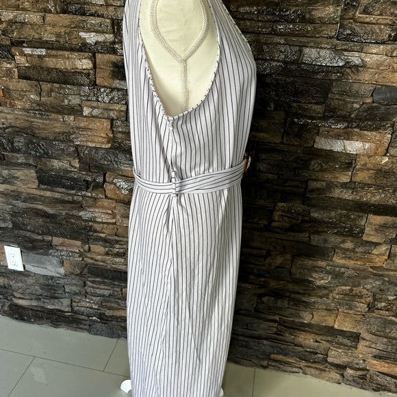 ASOS grey and White Striped romper. With matching belt in the middle. - Picture 4 of 12